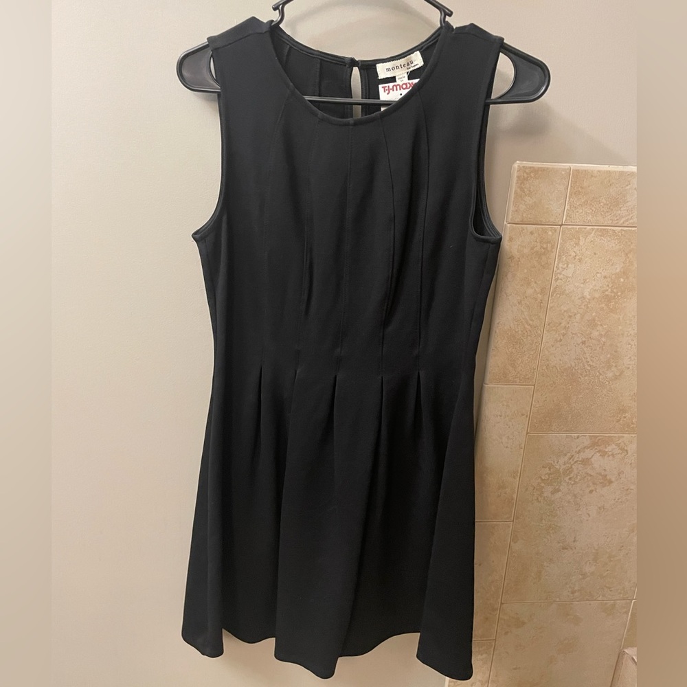 Monteau sleeveless stretch pleated dress